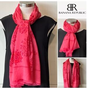 BANANA REPUBLIC Pink Paisley Wrap/Scarf